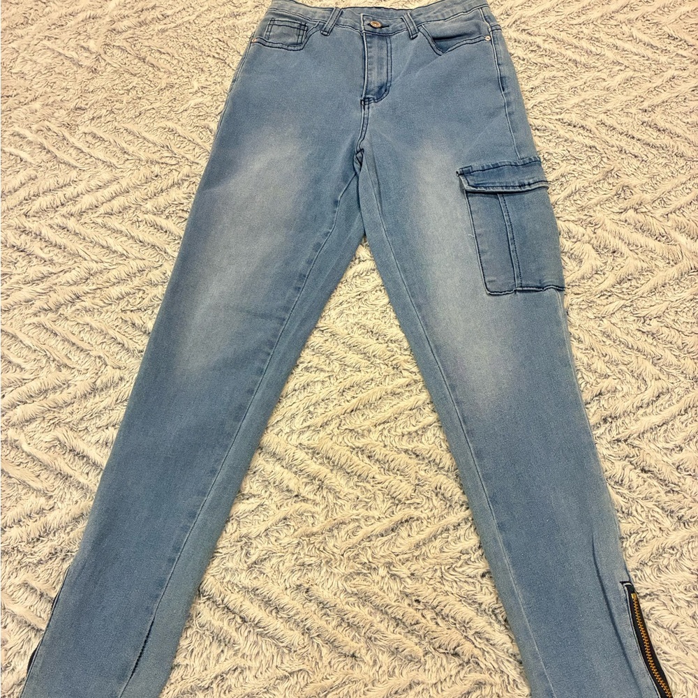 NEW Women's Light Wash Denim Cargo Skinny Jeans with zips